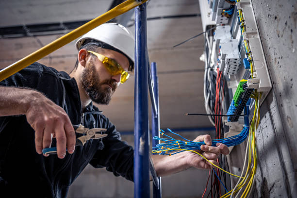 Best Local Electrician Companies  in Des Moines, WA